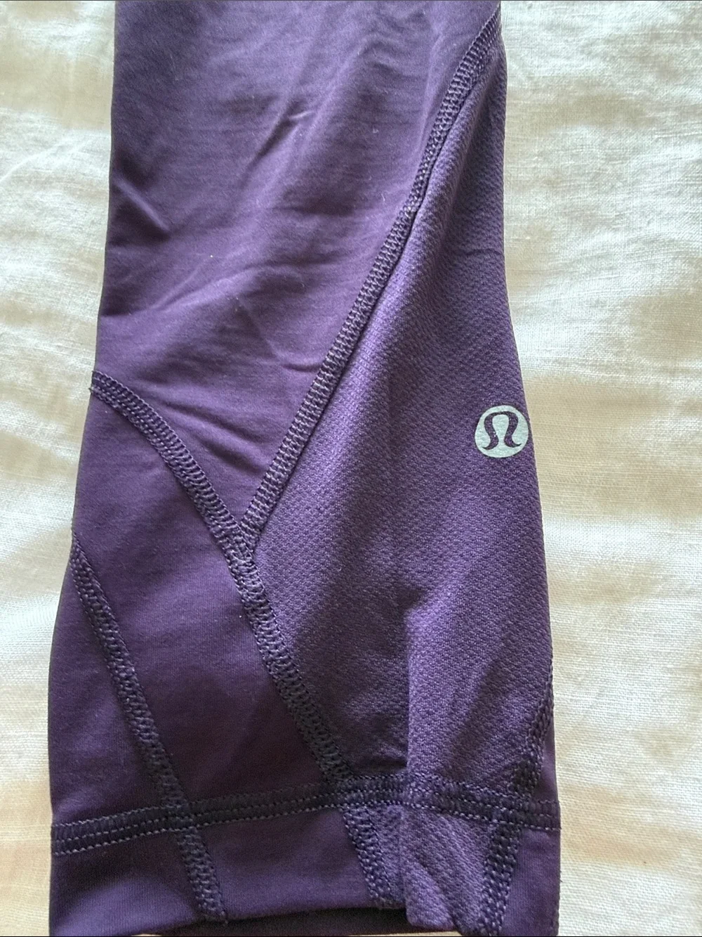 Lululemon women’s size 2 Deep Purple Capri Leggings